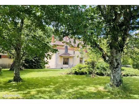 maison 8 pièces 133 m²