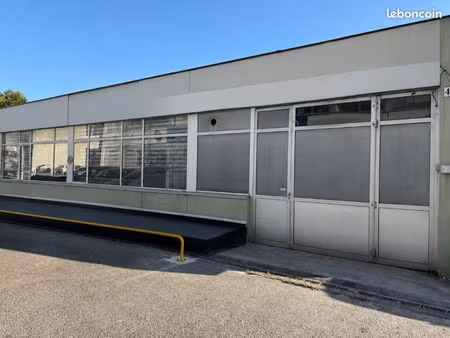 local industriel 360 m²