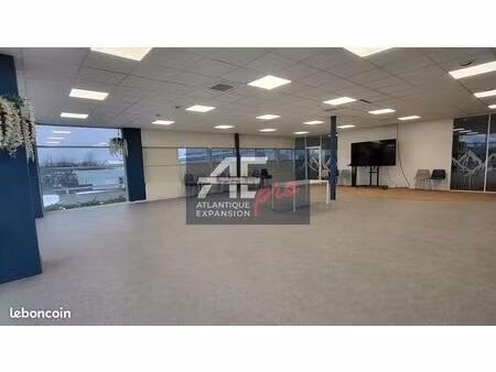 bureaux 179 m² malville