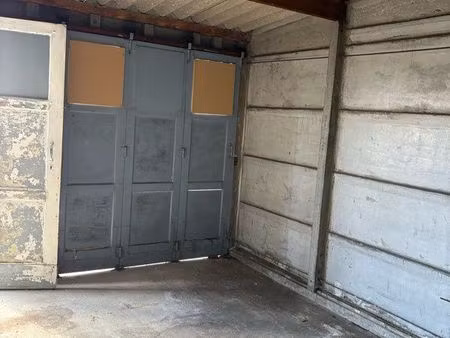 garage / box
