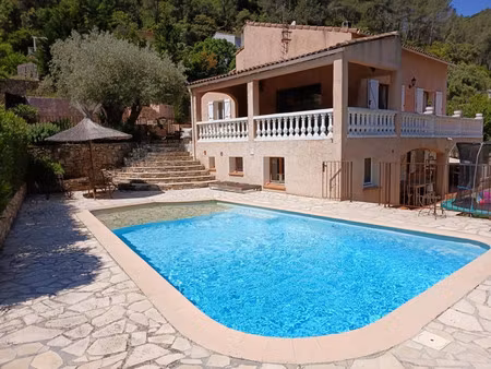 villa de luxe à vendre à solliès-toucas