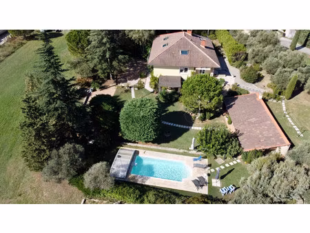 maison de luxe à vendre dans le quartier est
