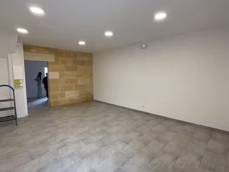 salle de réunion / séminaire 15 personnes – climatisée – parking facile