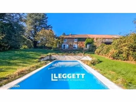 maison 6 pièces 203 m²