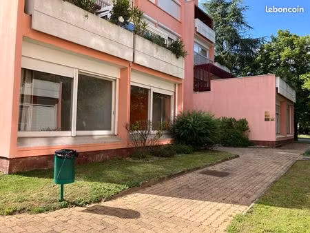 bureaux 68 m²