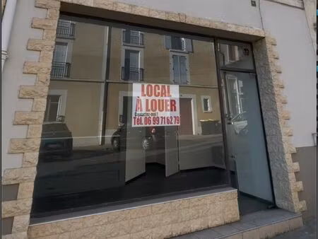 local commercial 25m² avec vitrine - centre montluçon - 490