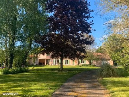 villa avec piscine + annexe indépendante  dans superbe parc arboré  à 20 mn de limoges