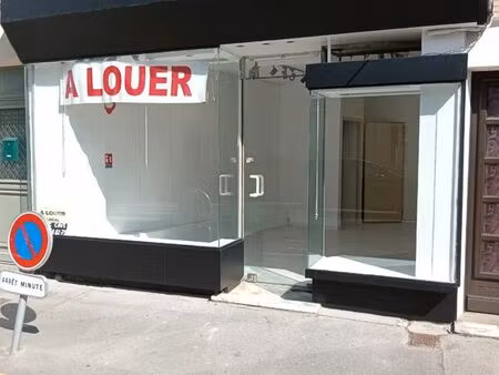 venez découvrir ce charmant local commercial de 26m2 avec sous sol de stockage de 28m2  tr