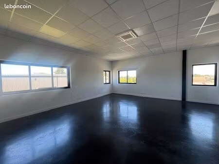bureau 50m2 avec 2 places de parking