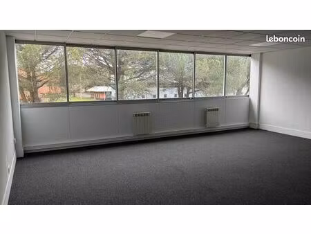bureau 42 m²  lumineux  parking  tramway