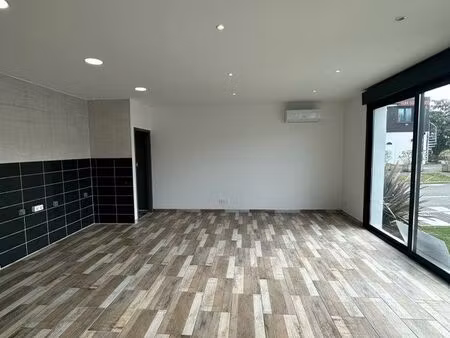 local commercial / professionnel 92 m² – parking – excellent emplacement
