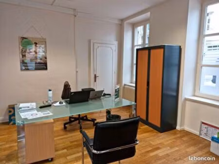 bureau 79 m²