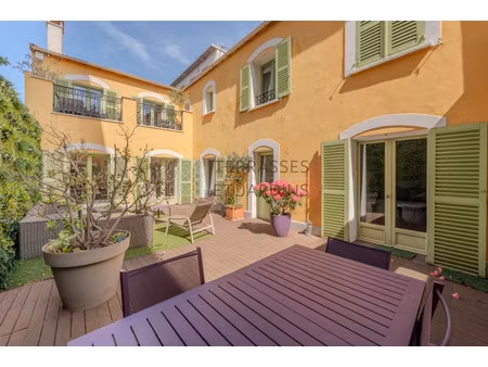 maison de luxe à vendre dans le quartier chateau ridel