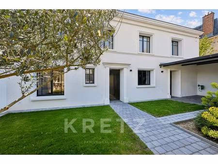 maison de luxe à vendre dans le quartier pasteur