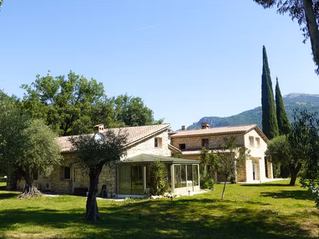maison en pierre à vendre à le bar-sur-loup