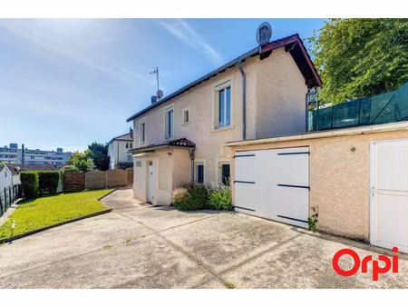maison de luxe à vendre dans le quartier petites brosses-boutary