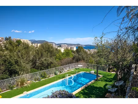 villa de luxe à vendre dans le quartier lanterne