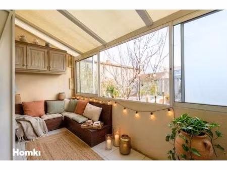 dpe c maison de ville rénovée 3 pièces de 90m2 avec balcon à nîmes