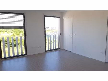 t2 avec balcon et parking à brétigny-sur-orge
