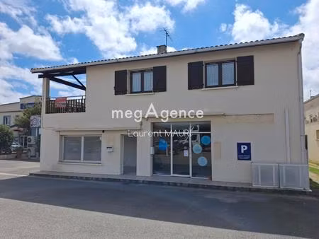 immeuble comprenant 1 appartement t3 avec terrasse environ 20m² + 2 locaux commerciaux.