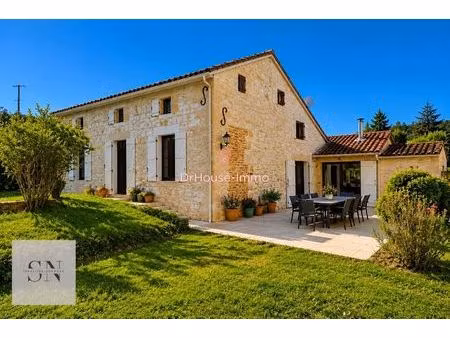 maison spacieuse 5 chambres avec bureau  piscine et beaux volumes