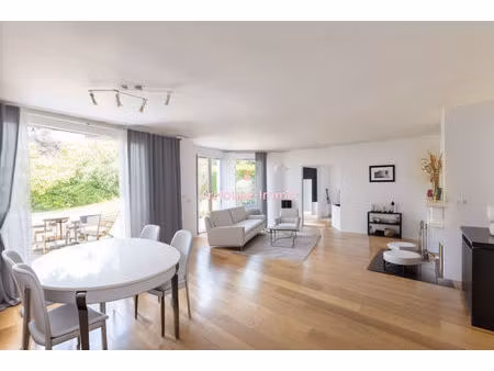 elegante demeure familiale 9 pieces 230 m2 - 190 m2 habitables. tres bon etat  luminosite 