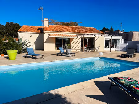 maison familiale + espace gîte + dépendances