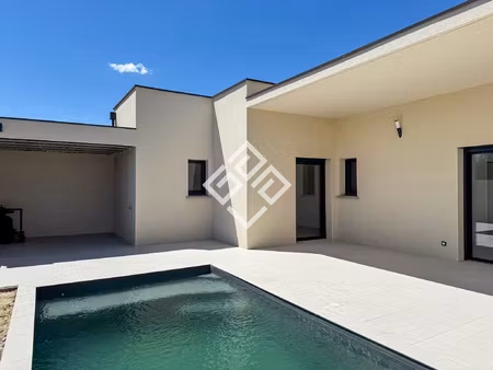 naïa villa récente de plain-pied avec piscine