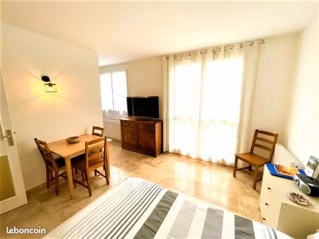 studio meuble