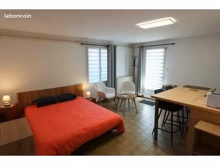 studio meublé 20m2 - idéal étudiant - parthenay centre