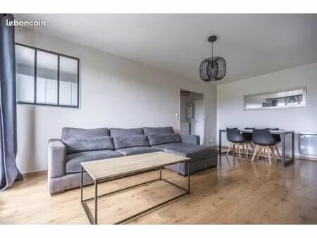 t2 meublé  51m2 avec 2 balcons et place de parking – 5 quai bucherelle  95300  pontoise