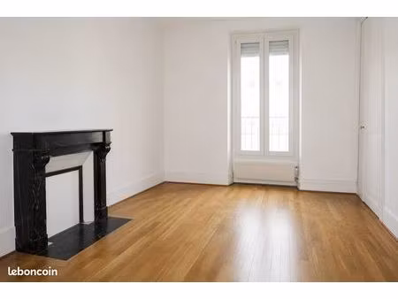 bagnols-sur-ceze – centre-ville – appartement t2 duplex entierement renove