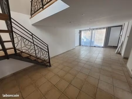 maison 2 pièces 77 m²
