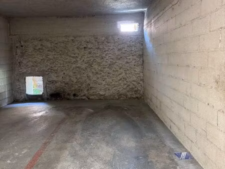 location place de parking gare de provins