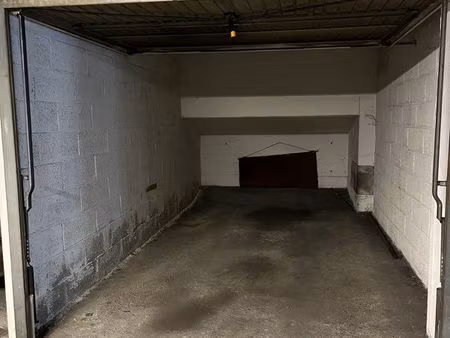 particulier loue box fermé parking grande île