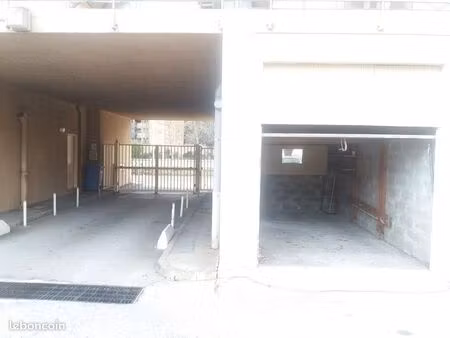 ? *garage / box 15m² avec mezzanine 9m² – quartier aiguillon – 47m³ de volume utile