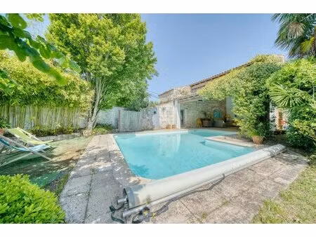 maison de 8 pièces de 265 m² à sainte-gemme