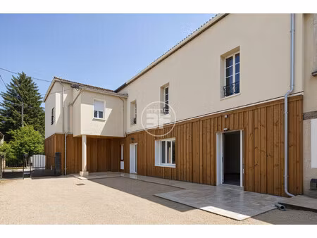 immeuble avec 2 appartements et local commercial