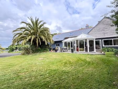 maison cosy de 114m² avec vaste véranda ouvert sur les jardins