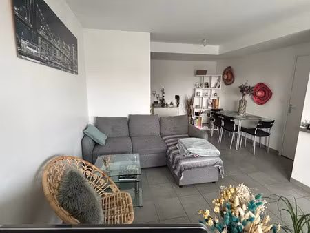 location appartement 3 pièces 62 m² à saint-priest (69800)  1 130 €