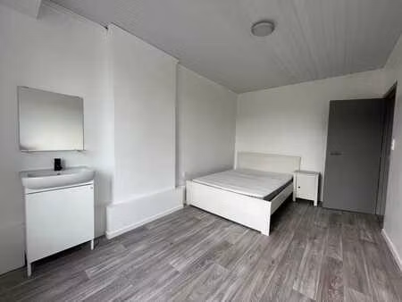 studio (chambre avec domiciliation - bien lire l'annonce)