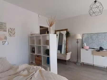 studio 30m2 en bon état proche toutes commodités