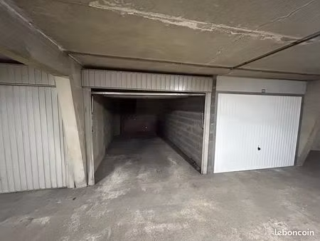 place de parking / box résidence bas de chatou