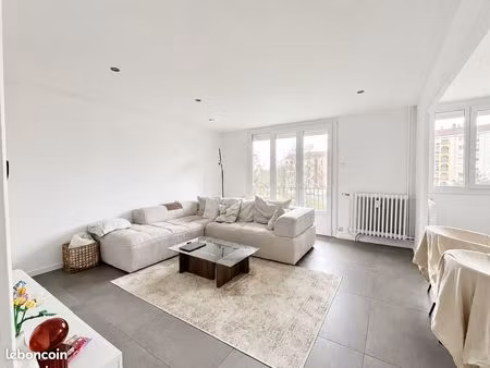 superbe t5 rénové 90 m2 chauffage et eau compris
