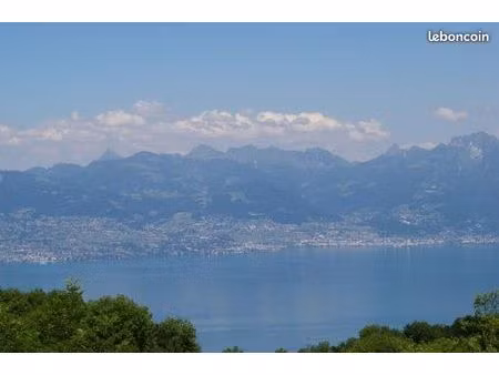 studio avec vue sur le lac léman