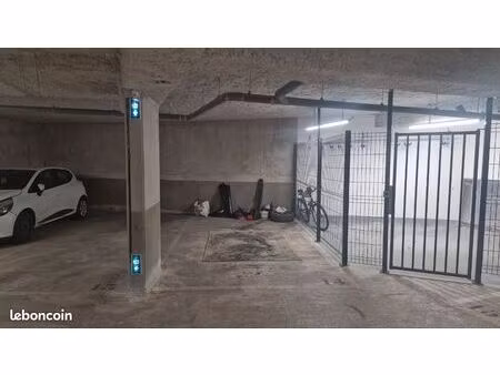 location place de parking securisée
