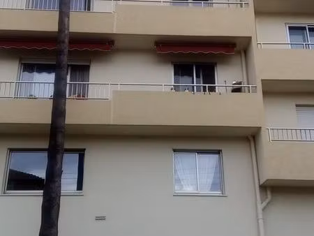 grand garage 21m2 proche casino centre ville