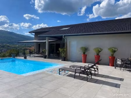 villa avec piscine à louer - bail meublé - à 35km de genève