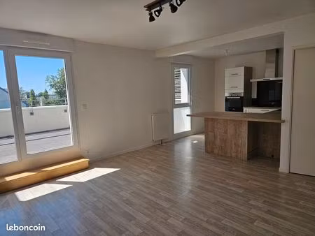 t3 meublé avec terrasse – disponible mi-juin