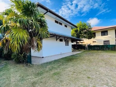 maison t4 meublée à cayenne - tout confort - sécurisé - jardin